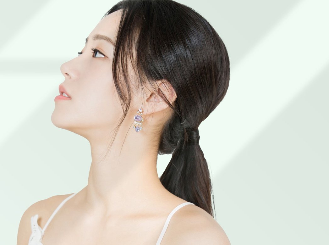 리본코성형 광고 모델(옆얼굴)